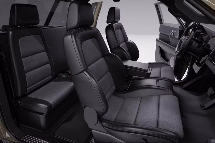 Kể từ đó, công ty đã giới thiệu thêm hai mẫu xe nữa gồm Jax và Wolf, và giờ đây, công ty lại vén màn một mẫu xe mới nữa. Nó được gọi là Alpha Wolf, một mẫu bán tải chạy điện hoàn tiện với ghế ngồi và cửa bổ sung so với bản Wolf 2 cửa thông thường mà được ra mắt tháng trước.