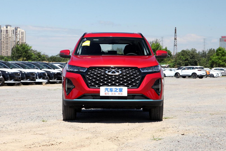 Chery đang bán những mẫu SUV và crossover của mình dưới cái tên Tiggo. Hiện tại, thị trường nội địa Trung Quốc có đến hơn 12 mẫu Tiggo, dàn trải từ Tiggo 3 đến Tiggo 8 Plus. Giữa những mẫu xe này có tồn tại sự chồng chéo về giá cả và kích thước, nhưng Chery dường như không quan tâm và tiếp tục bổ sung thêm nhiều biến bản Tiggo khác.