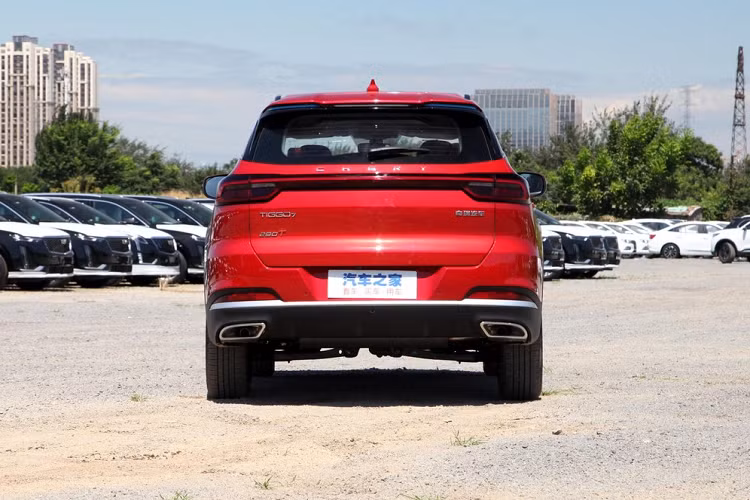 Trên phương diện kích thước, Chery Tiggo 7 Plus 2021 là một mẫu SUV khá rộng rãi với chiều dài 4.550 mm, rộng 1.842 mm, cao 1.746 mm, và trục cơ sở 2.670 mm. Nó có chỗ ngồi thoải mái cho 5 người, vì vậy những ai cần đến 7 chỗ sẽ phải tìm mua Tiggo 8 hoặc Tiggo 8 Plus.