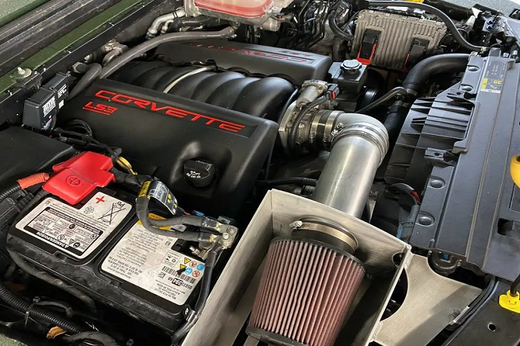 Nâng cấp đáng chú ý nhất trên chiếc Apocalypse Hellfire 6x6 là động cơ V8 6.2L có công suất 750 mã lực. Hộp số tự động 8 cấp và hệ dẫn động sẽ truyền sức kéo đến 4 bánh hoặc 6 bánh tùy theo chế độ lái được sử dụng.