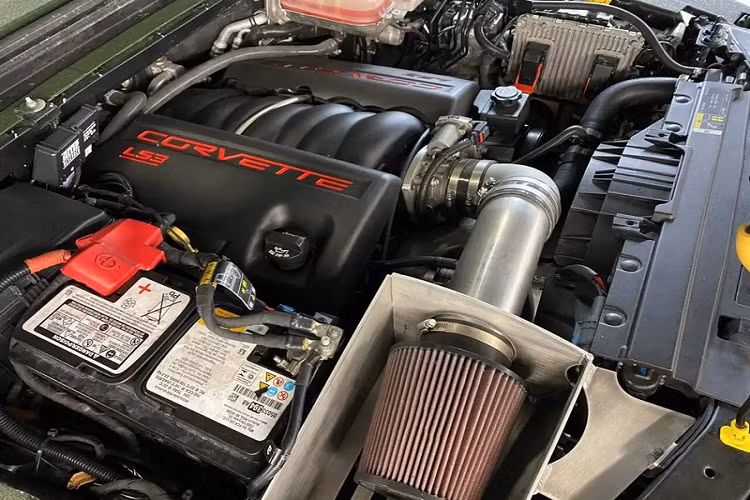 Nâng cấp đáng chú ý nhất trên chiếc Apocalypse Hellfire 6x6 là động cơ V8 6.2L có công suất 750 mã lực. Hộp số tự động 8 cấp và hệ dẫn động sẽ truyền sức kéo đến 4 bánh hoặc 6 bánh tùy theo chế độ lái được sử dụng.