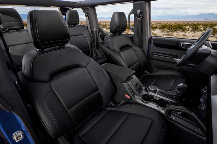 Chúng tôi đã giúp quyên góp hàng triệu đô la thông qua việc bán 9 chiếc xe từ thiện, trong đó bao gồm chiếc có số VIN 001 với giá kỷ lục và những mẫu xe sản xuất đầu tiên từng được đưa ra đấu giá.