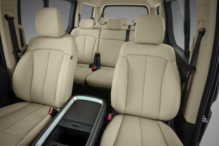 Đối với bản Staria Elite, xe có giá từ 56.500 AUD (957 triệu đồng) cho bản chạy xăng và 59.500 AUD (1 tỷ đồng) cho bản chạy dầu.