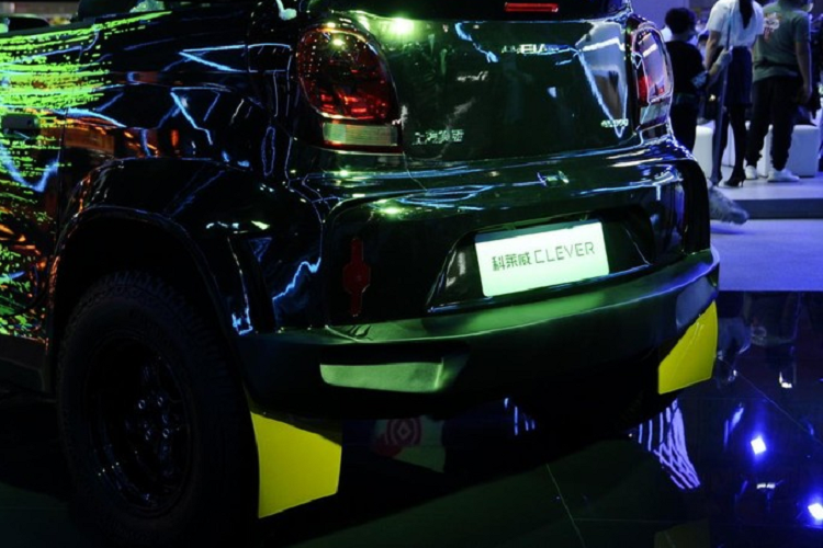 Hãng không tiết lộ bất cứ điều gì về thông số kỹ thuật của chiếc xe Roewe Clever Mars Edition đến từ Sao Hỏa này, nhưng ta có thể giả định là nó vẫn mang hệ truyền động điện tương tự xe Clever tiêu chuẩn.