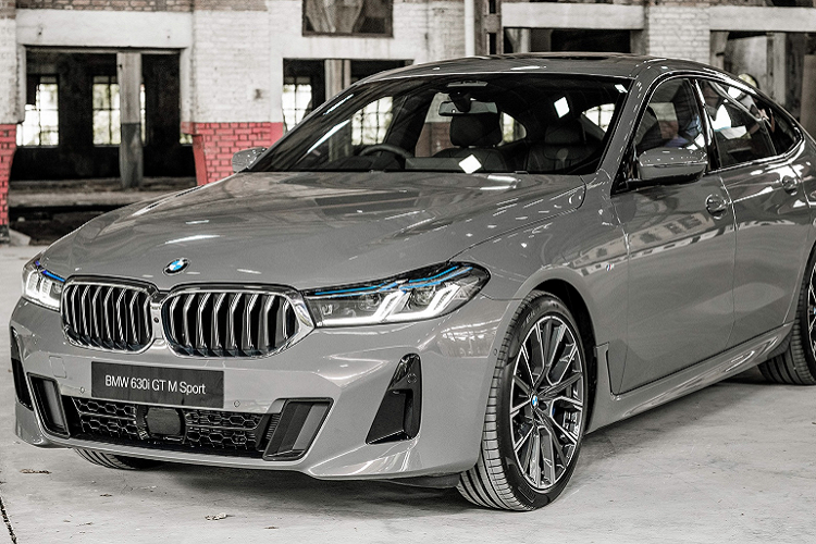 BMW Malaysia vừa cho ra mắt mẫu 6-Series Gran Turismo facelift 2021, mẫu xe này được lắp ráp trong nước. Thế hệ BMW G32 LCI lần đầu ra mắt thế giới vào tháng 5/2020. Tại Malaysia, BMW 6-Series Gran Turismo 2021 mới được phân phối duy nhất phiên bản 630i GT M Sport, giá 400.839 RM, tương đương 96.832 USD (hơn 2,2 tỷ đồng).