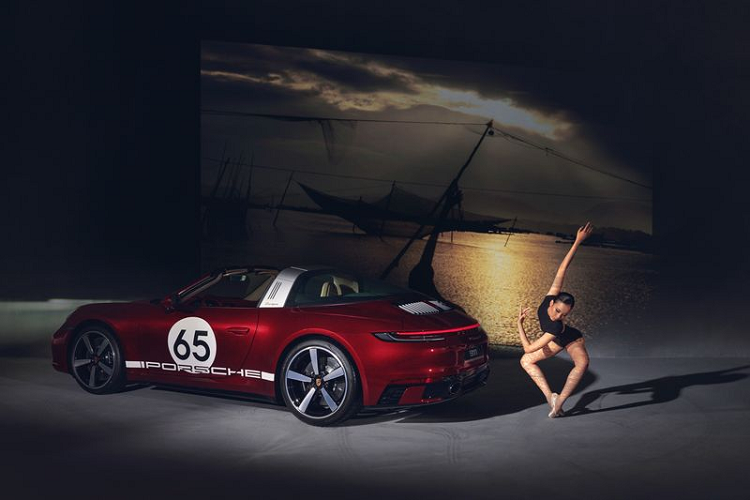 “Những mẫu xe độc bản hay các dòng xe được sản xuất với số lượng giới hạn luôn có nhiều ý nghĩa hơn là một phương tiện đơn thuần. Sức hấp dẫn từ thiết kế, công nghệ, giá trị lịch sử hay dấu ấn độc đáo làm cho những mẫu xe như vậy trở nên đặc biệt đối với người đam mê xe và khiến họ muốn sở hữu trong bộ sưu tập của mình.