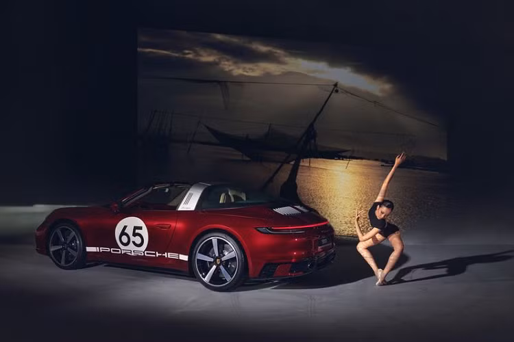 “Những mẫu xe độc bản hay các dòng xe được sản xuất với số lượng giới hạn luôn có nhiều ý nghĩa hơn là một phương tiện đơn thuần. Sức hấp dẫn từ thiết kế, công nghệ, giá trị lịch sử hay dấu ấn độc đáo làm cho những mẫu xe như vậy trở nên đặc biệt đối với người đam mê xe và khiến họ muốn sở hữu trong bộ sưu tập của mình.