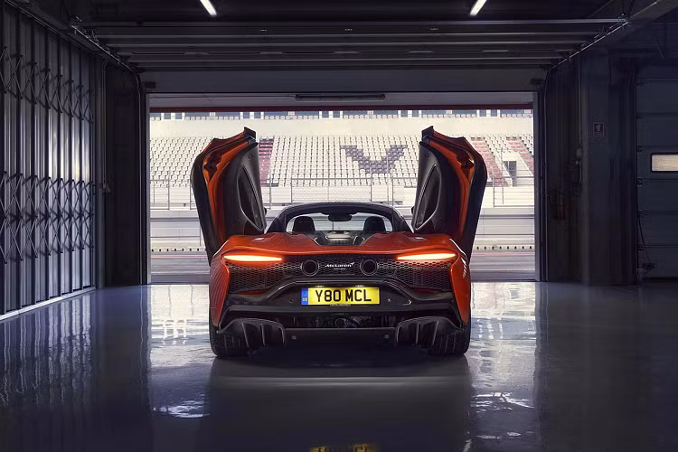 Tại thị trường Thái Lan, giá xe McLaren Artura 2021 có 2 biến thể là GT và 720S, giá bán tiêu chuẩn từ 16,7 triệu baht (535.507 USD - khoảng hơn 12,3 tỷ đồng).