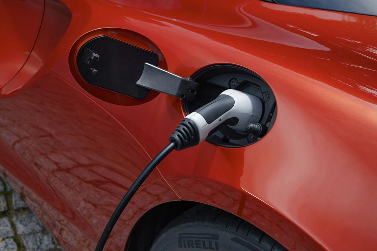 Sức mạnh của xe đến từ hệ truyền động plug-in hybrid, bao gồm động cơ xăng M630 V6 3.0L, tăng áp kép, khí nén, kết hợp với một động cơ điện công suất 93,7 mã lực, hộp số ly hợp kép SSG 8 cấp mới. Bộ pin lithium-ion có công suất 7,4 kVh, thời gian sạc lên 80% bằng nguồn điện gia dụng là trong 2 giờ 30 phút.