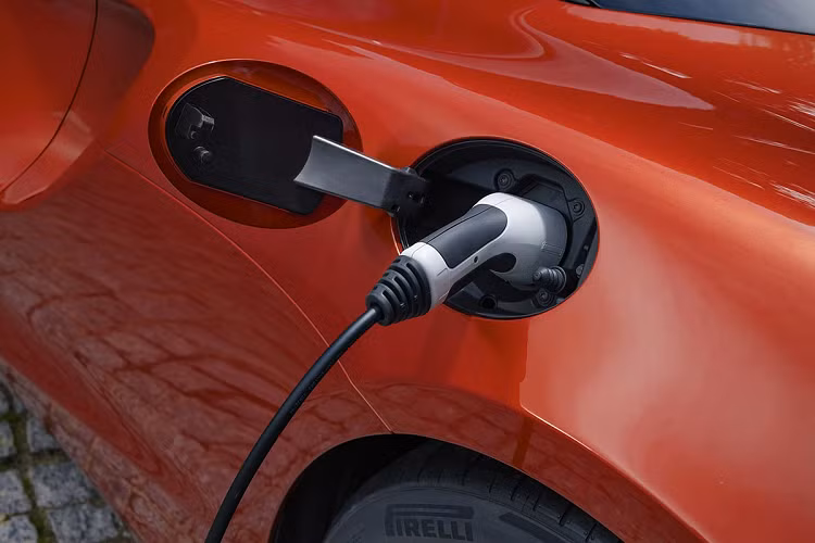 Sức mạnh của xe đến từ hệ truyền động plug-in hybrid, bao gồm động cơ xăng M630 V6 3.0L, tăng áp kép, khí nén, kết hợp với một động cơ điện công suất 93,7 mã lực, hộp số ly hợp kép SSG 8 cấp mới. Bộ pin lithium-ion có công suất 7,4 kVh, thời gian sạc lên 80% bằng nguồn điện gia dụng là trong 2 giờ 30 phút.