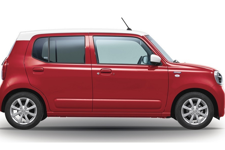 Ở thế hệ mới, Suzuki Alto 2022 được phát triển dựa trên cơ sở gầm bệ Heartect. Nhờ đó, nội thất của xe cao hơn 50 mm và rộng hơn 45 mm. Ngoài ra, khoảng mở của cửa xe cao hơn 25 mm và rộng hơn 20 mm, giúp người dùng ra/vào dễ dàng hơn.