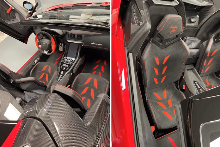 Mới đây, một chiếc Lamboghini Centenario Roadster hàng hiếm với ngoại thất màu đỏ, kết hợp với đường chỉ màu đen kéo dài từ trước đến sau đang được rao bán tại Đức với mức giá lên đến 5,6 triệu USD. Là phiên bản đặc biệt, mỗi chiếc Centenario Coupe và Roadster đều được phối màu theo yêu cầu của khách hàng. Do đó, tông màu trên mỗi chiếc Centenario đều là độc nhất.