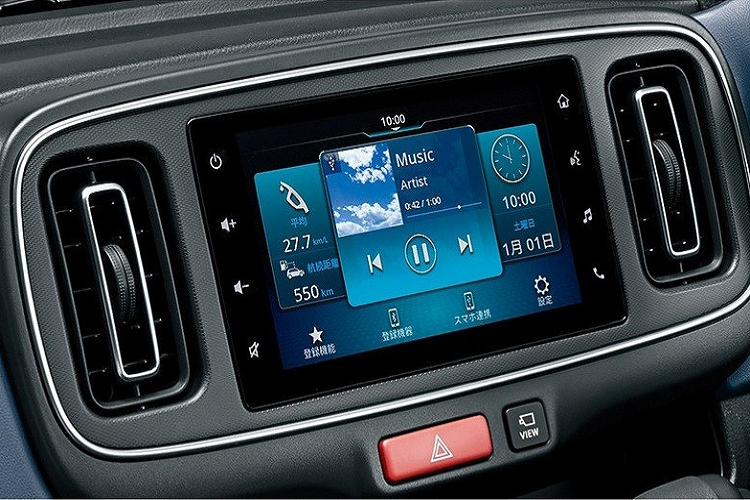 Tại thị trường Nhật Bản, Mazda Carol 2022 có 2 tùy chọn động cơ. Đầu tiên là động cơ xăng 3 xi-lanh, dung tích 660cc, sản sinh công suất tối đa 48 mã lực. Động cơ kết hợp với hộp số biến thiên vô cấp CVT và hệ dẫn động cầu trước hoặc 4 bánh. Thứ hai là hệ truyền động hybrid, dùng động cơ xăng như trên nhưng có thêm máy phát điện tích hợp bộ đề (ISG) với công suất tối đa 2,5 mã lực và cụm pin lithium-ion.