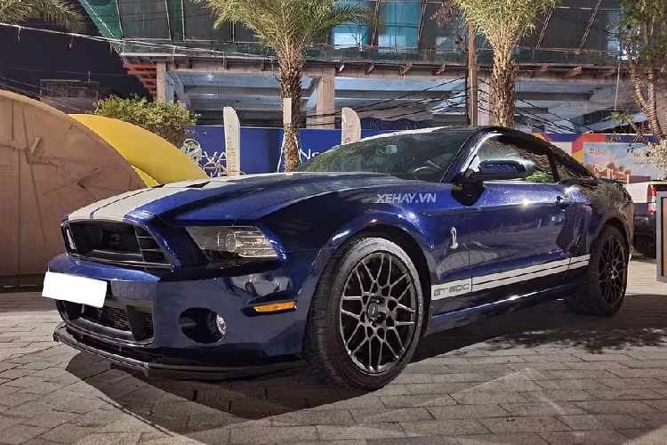 Dù không được phân phối chính hãng, nhưng các phiên bản Ford Mustang Shelby GT500 2021 mới về nước đều rất nhanh chóng tìm được chủ nhân. Trong số đó không thể không nhắc đến các phiên bản Mustang đặc biệt với số lượng chỉ đếm trên đầu ngón tay tại nước ta.