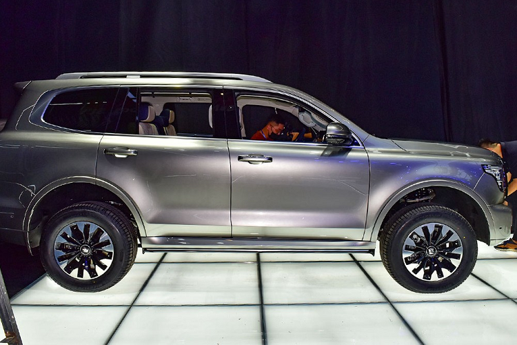 Great Wall Tank 500 2022 mới sẽ được trang bị động cơ tăng áp V6 dung tích 3.0 lít với công suất tối đa 354 mã lực và 500 Nm mô-men xoắn cực đại. Động cơ được kết hợp với hộp số tự động 9 cấp và hệ dẫn động 4 bánh. Trong đó, hệ dẫn động 4 bánh của xe là hệ dẫn động 4 bánh thông minh thế hệ thứ ba với chức năng khóa cơ, và có thể cung cấp nhiều chế độ lái off-road khác nhau.