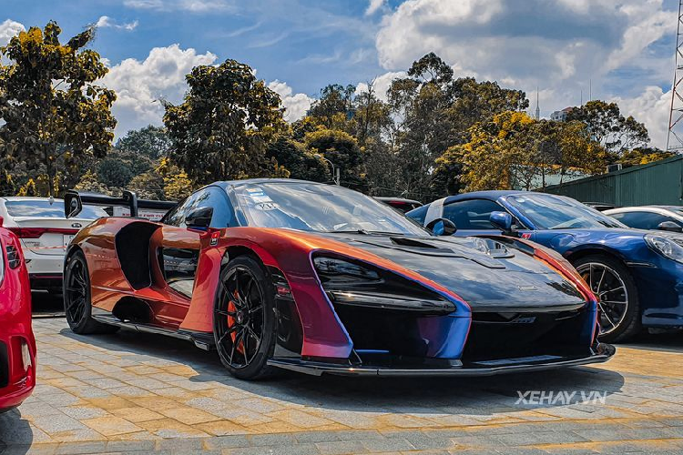 Cung cấp sức mạnh cho McLaren Senna là động cơ tăng áp kép V8 4.0L sản sinh công suất 789 mã lực và mô-men xoắn cực đại 800Nm, giúp chiếc hypercar có thể tăng tốc từ 0-100 km/h trong 3 giây trước khi cán tốc độ tối đa 350 km/h.
