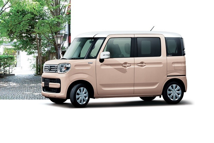 Mazda Flair Wagon là dòng xe kei car được phát triển dựa trên "đồng hương" Suzuki Spacia từ năm 2013. Kể từ đó đến nay, Mazda Flair Wagon vẫn liên tục được bán song song với Suzuki Spacia tại thị trường Nhật Bản. Mới đây, hãng xe Nhật Bản đã vén màn Mazda Flair Wagon 2022 mới, xe được chia thành 3 phiên bản là tiêu chuẩn, Custom và Tough với thiết kế ngoại thất khác nhau.