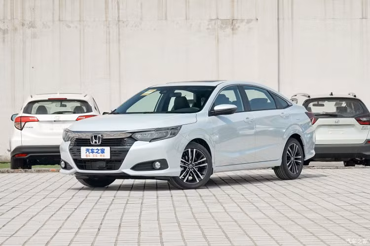 Mẫu sedan cỡ nhỏ Honda City vốn rất quen thuộc với người tiêu dùng Đông Nam Á nói chung và Việt Nam nói riêng. Tuy nhiên, ở thị trường "hàng xóm" với Việt Nam là Trung Quốc, mẫu sedan cỡ B này không được phân phối. Thay vào đó, hãng hiện đang bán 2 mẫu sedan cỡ B là Honda Crider và Envix ở thị trường tỷ dân này.