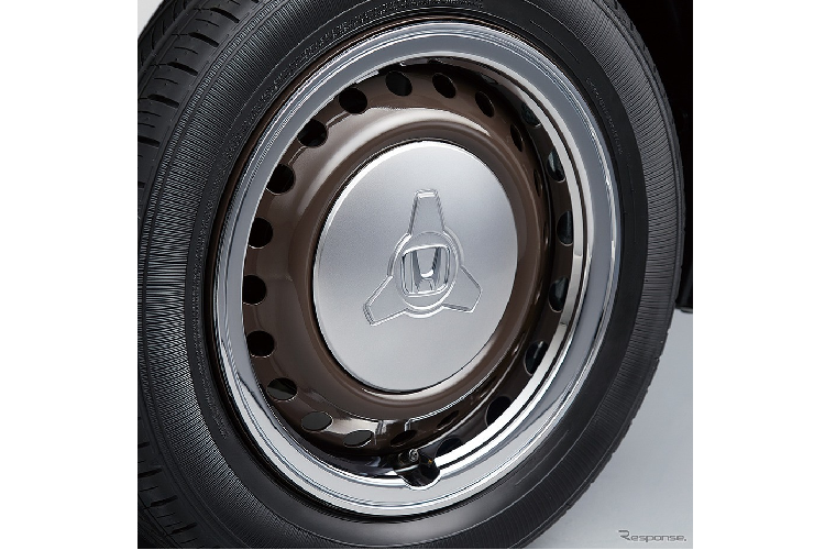 Để duy trì sức hút, Honda N-Box 2021 mới được thay đổi nhẹ trong thiết kế nội - ngoại thất. Trong khi đó, những ưu điểm như nội thất rộng nhất trong phân khúc, khả năng vận hành và động cơ tiết kiệm xăng của Honda N-Box vẫn được giữ lại trên phiên bản nâng cấp giữa vòng đời này.