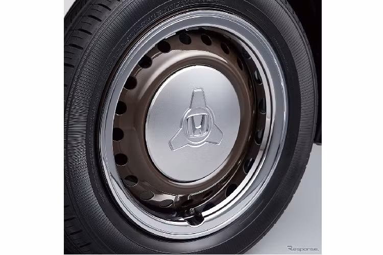 Để duy trì sức hút, Honda N-Box 2021 mới được thay đổi nhẹ trong thiết kế nội - ngoại thất. Trong khi đó, những ưu điểm như nội thất rộng nhất trong phân khúc, khả năng vận hành và động cơ tiết kiệm xăng của Honda N-Box vẫn được giữ lại trên phiên bản nâng cấp giữa vòng đời này.