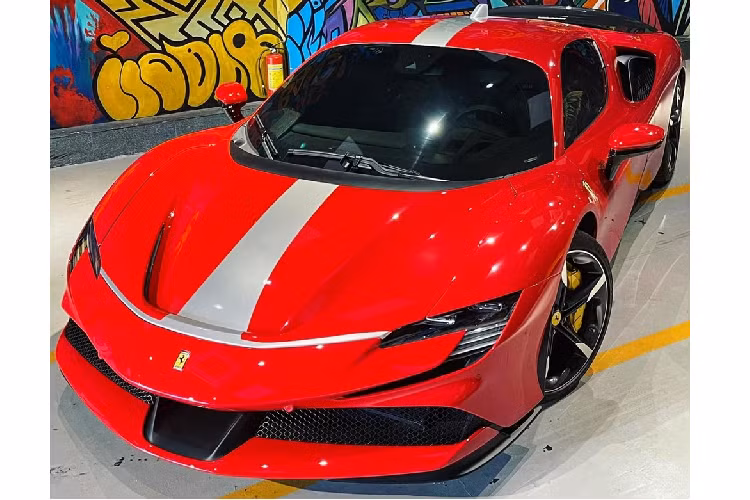 Ferrari SF90 Stradale dau tien tai Viet Nam rao ban duoi 30 ty?