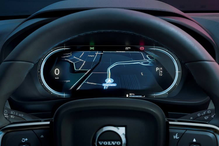 C40 còn sử dụng chung gói pin lithium-ion 78 kWh của XC40 Recharge nhưng phạm vi hoạt động tăng 20 km, lên 420 km với một lần sạc đầy. Với bộ sạc AC Type 2 11 kW, gói pin này cần 7,5 giờ để sạc đầy. Nếu sử dụng bộ sạc nhanh DC 150 kW, pin có thể đạt 80% dung lượng sau 40 phút