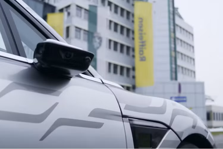 Tuy nhiên thay vì hướng tới việc bán lẻ sản phẩm cho người dùng và phải đối đầu với những đối thủ sừng sỏ, như: các mẫu xe Tesla, Porsche Taycan, VW ID... thì Sony lại chọn cho mình một hướng phát triển đánh vào thị trường ngách.