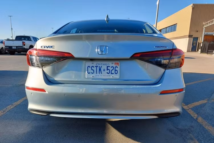 Civic 2022 có 2 lựa chọn động cơ xăng 4cyl 1.5L tăng áp và 2.0L hút khí tự nhiên. Trong đó, máy xăng 2.0L cho công suất 158 mã lực và mô-men xoắn cực đại 188Nm.