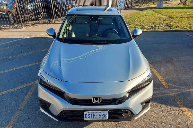 Hiện tại, hãng Honda vẫn chưa công bố giá xe Honda Civic 2022 tại thị trường Bắc Mỹ. Civic 2022 được diễn đàn Civic 11 (Civic11Forum) tiết lộ giá bán giao động từ 21.700 – 28.300 USD (từ 500 – 652 triệu đồng).