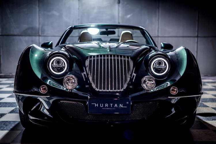 Hurtan - nhà sản xuất xe của Tây Ban Nha vừa cho ra mắt chiếc Hurtan Grand Albaycin mui trần. Đây là mẫu roadster phát triển dựa trên Mazda MX-5. Xe mang thiết kế hoài cổ, có tùy chọn mui cứng và mui mềm.