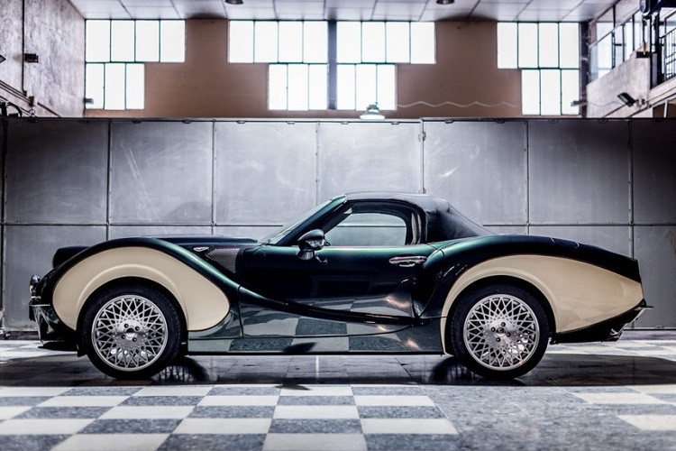 Hurtan cho biết quá trình sản xuất Grand Albaycin sẽ kéo dài khoảng 4 tháng, hãng sẽ thông báo cho người mua về tình trạng sản xuất xe ở mỗi giai đoạn và tăng tính cá nhân hóa cho từng chiếc xe.