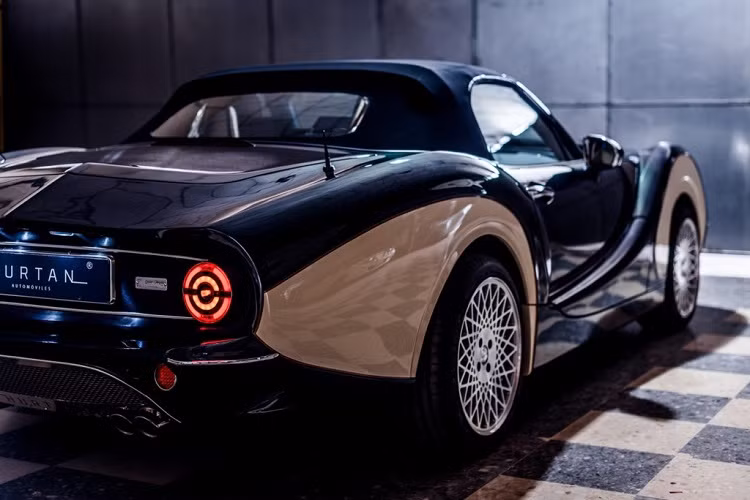 Hurtan cũng sẽ trình làng thêm phiên bản mui cứng, phát triển từ MX-5 RF, dự kiến ra mắt vào cuối năm nay.