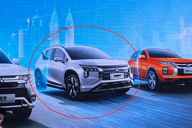 Vào hồi tháng 4 năm nay, hãng Mitsubishi đã tung ra hình ảnh "úp mở" đầu tiên của mẫu SUV chạy điện mới mang tên Airtrek. Tại triển lãm Ô tô Trùng Khánh 2021 diễn ra tại Trung Quốc vào hồi tháng 6 vừa qua, hãng đã bất ngờ vén màn mẫu SUV Mitsubishi Airtrek EV 2022 mới.