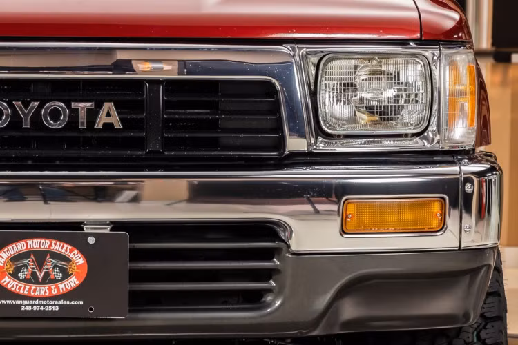 Hơn 40.000 USD là một số tiền không hề nhỏ, tại Mỹ số tiền này đủ để người mua “đập hộp” một chiếc bán tải Toyota Tacoma TRD Off-Road 4x4 có giá khoảng 37.000 USD hay sở hữu một chiếc xe sang BMW 330i có giá từ 41.000 USD.