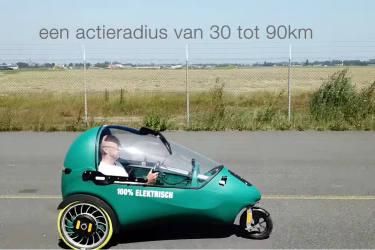 Ngược lại, LEF cũng có những nhược điểm như chỉ có 3 bánh, và giống với mọi chiếc xe 3 bánh khác trong lịch sử, tính cân bằng không phải ưu điểm của nó.