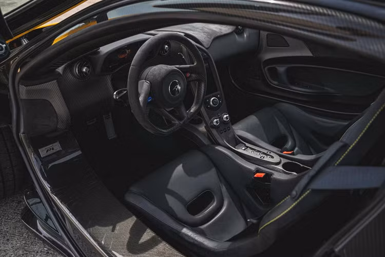 Tuy nhiên, 1 chiếc siêu xe triệu đô McLaren P1 đang được tìm chủ nhân mới có thể nhận được không ít sự quan tâm của giới siêu xe khi muốn sở hữu 1 trong 3 "Holy Trinity" hoặc ai đó đang sở hữu Porsche 918 Spyder giờ muốn mua McLaren P1 trước khi có động lực chi ra tiền khủng để sở hữu Ferrari LaFerrari.