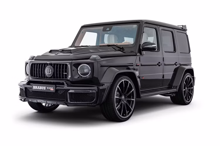 Dựa trên nền tảng của Mercedes-AMG G 63 nhưng Brabus G V12 900 có sức mạnh vượt trội. Xe được trang bị động cơ V12 Biturbo 6.3L của Mercedes-Benz S 600 L, nhưng được nâng cấp với hai bộ tăng áp lớn hơn. Nhờ đó, động cơ mới có công suất 888 mã lực tại 5.500 vòng/phút và mô-men xoắn 1.500 Nm tại 4.200 vòng/phút. Với sức mạnh này, Brabus G V12 900 "1 of 10" có khả năng tăng tốc 0-100 km/h trong chỉ 3,8 giây trước khi đạt tốc độ tối đa 270 km/h.