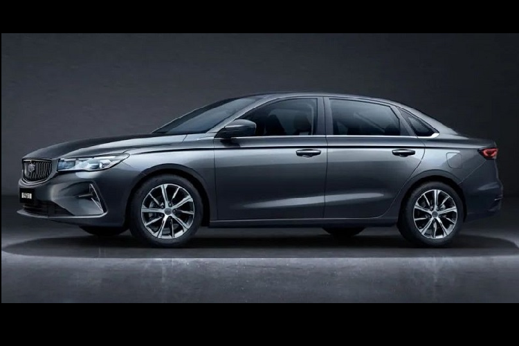 Các điểm nhấn mạ chrome sáng bóng trên tấm ốp cửa, vô-lăng đáy phẳng, cửa gió điều hòa, nút bấm điều khiển hệ thống điều hòa và thông tin giải trí mang đến một cảm giác cao cấp cho khoang lái của mẫu xe sedan Geeley Emgrand. 