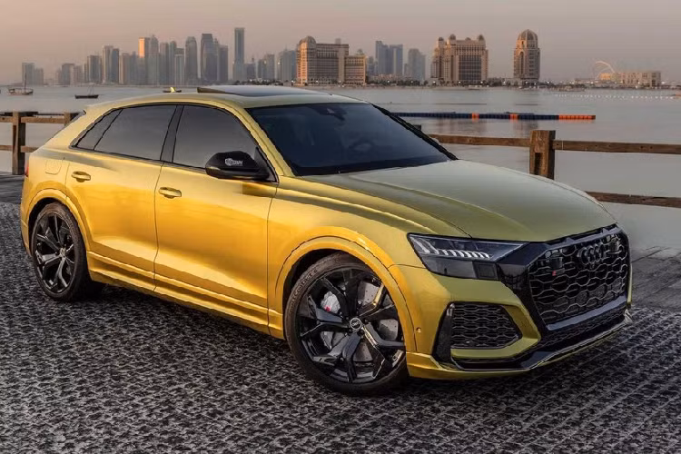 Chiếc Audi RS Q8 có một không hai này được ra đời theo yêu cầu của một đại gia sống tại Doha, Qatar. Được gọi bằng cái tên "1 of 1 Qatar Edition", chiếc Audi RS Q8 này khiến chủ sở hữu phải chờ trong thời gian suốt 1 năm.