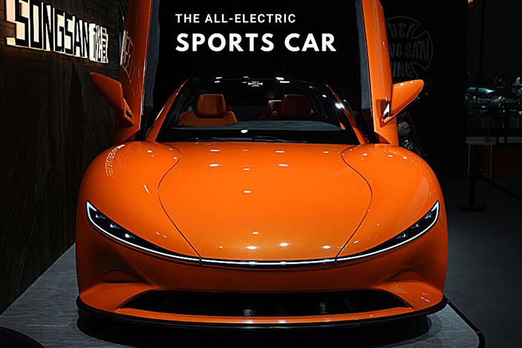 Songsan SS GT có chiều dài 5.000mm, rộng 2.000mm và cao 1.456mm. Mặc dù sở hữu kích thước tổng thể tương đối “hào phóng” nhưng khoang nội thất của SS GT lại trông khá chật chội.