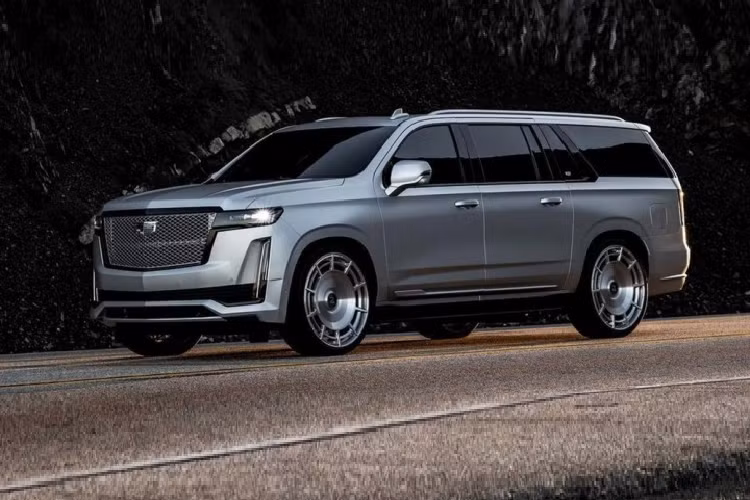 Về truyền động, Cadillac Escalade Platinum ESV sử dụng động cơ V8 6.2L sản sinh công suất tối đa 420 mã lực và momen xoắn cực đại 623 Nm, đi kèm là hộp số tự động 10 cấp.