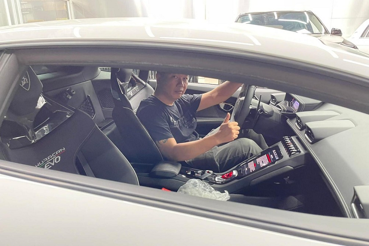 Lamborghini Huracan EVO RWD dau tien ve Viet Nam da thong quan