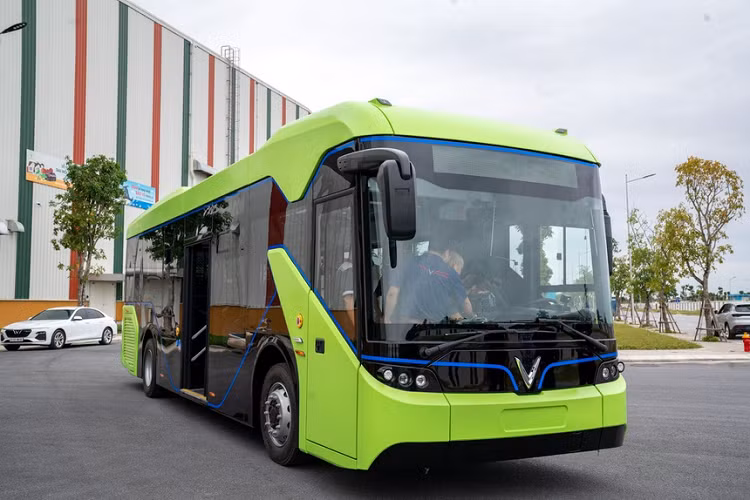 Tram xe buyt dien VinFast dang dan hoan thien tai Ha Noi-Hinh-2