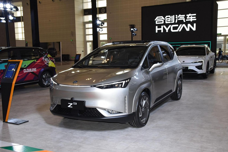 Công ty khởi nghiệp xe điện Trung Quốc Hycan đã tung ra thị trường mẫu xe thứ hai có tên Z03. Thương hiệu này được thành lập trong năm 2018 với vai trò một liên doanh giữa GAC và NIO. Trong khi các mẫu xe của NIO đang được chế tạo bởi JAC, GAC sẽ chịu trách nhiệm sản xuất xe Hycan. Hycan Z03 2021 mới có tất cả 3 phiên bản, với giá dao động từ 132.800 – 168.800 nhân dân tệ (tương đương 473 – 601 triệu đồng).