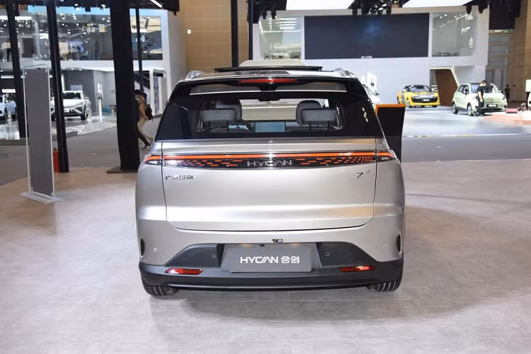 Hai phiên bản Hycan Z03 Cool Play và Cool Smart được trang bị mô tơ điện công suất tối đa 181 mã lực và 225 Nm mô-men xoắn cực đại. Phiên bản hiệu suất cao Z Cool sẽ có mô tơ điện công suất 215 mã lực và 225 Nm mô-men xoắn cực đại.