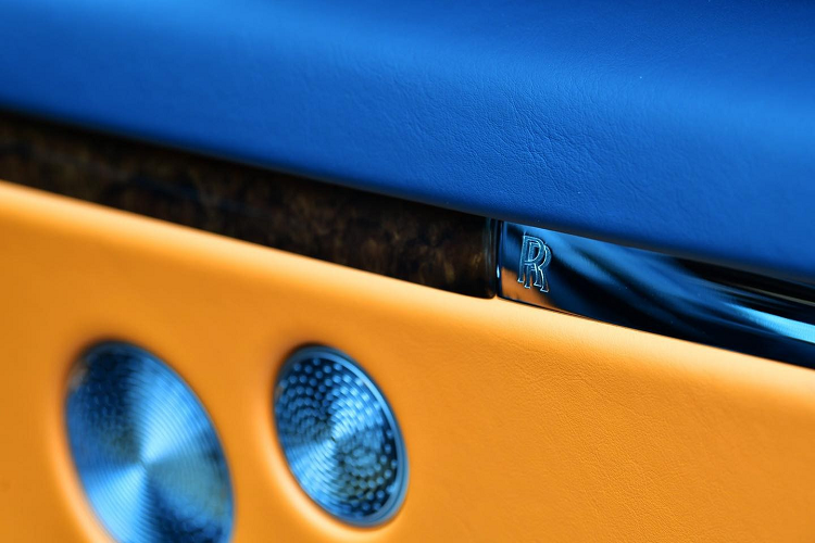 Dòng xe siêu sang Rolls-Royce Ghost 2021 đã về Việt Nam được trang bị khối động cơ xăng V12, tăng áp kép, dung tích 6.75 lít, sản sinh ra công suất tối đa 563 mã lực, tăng 1 mã lực so với thế hệ cũ nhưng mô-men xoắn cực đại lại được bơm thêm 70 Nm, lên con số 850 Nm.