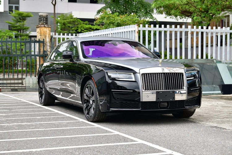 Trong 12 năm có mặt trên thị trường, Rolls-Royce đã cho thấy họ tài ba đến thế nào khi Ghost gần như dẫn đầu danh sách các mẫu xe có doanh số tốt nhất của hãng, đến lúc cần phải thay đổi mình để chiếm lấy các mục tiêu cao hơn, vì thế, Rolls-Royce Ghost thế hệ thứ 2 đã xuất hiện vào tháng 9 năm 2020. Ngay lập tức, những người khó tính nhất cũng hết lời khen ngợi mẫu xe này.