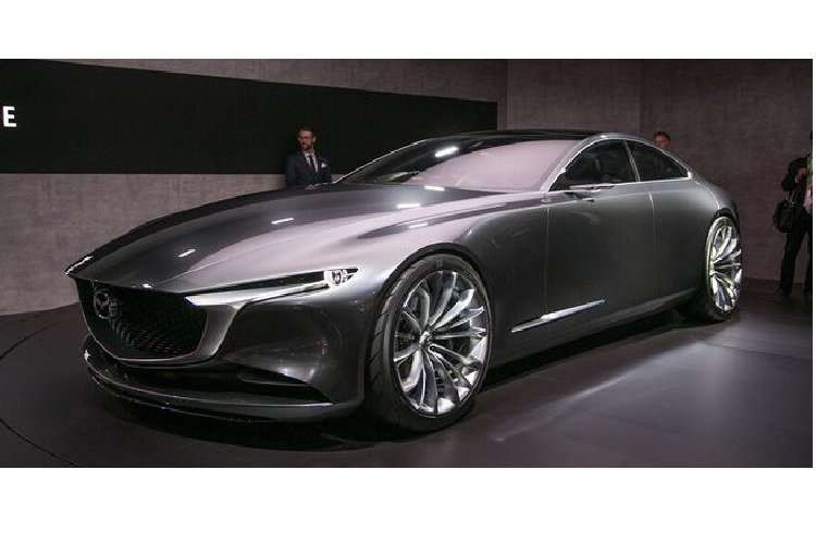 Ngoài ra, Mazda6 mới có thể còn được trang bị động cơ diesel 6 xi-lanh thẳng hàng, tăng áp, dung tích 3.0L và kết hợp với hệ thống mild hybrid. Cũng theo trang tin Spyder7, Mazda6 thế hệ mới dự kiến còn có cả phiên bản plug-in hybrid và chạy hoàn toàn bằng điện.