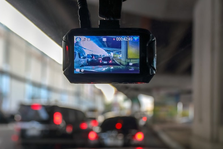 Nhung dieu can biet khi tim mua camera hanh trinh cho oto