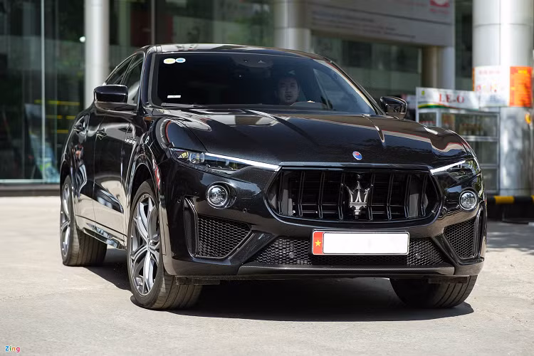  9. Maserati Levante Trofeo (590 mã lực): Được mệnh danh là "mẫu SUV của Ferrari", Maserati Levante Trofeo là chiếc SUV mạnh nhất đến từ Italy. Sức mạnh của xe đến từ động cơ V8 3.8L do Ferrari sản xuất, công suất 590 mã lực và mô-men xoắn 730 Nm. Levante Trofeo có thể tăng tốc 0-100 km/h trong 3,9 giây trước khi đạt vận tốc tối đa 304 km/h. Ảnh: Hoàng Huy.